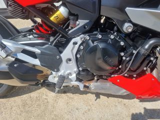 BMW F900 XR Roja (Sin baúl)