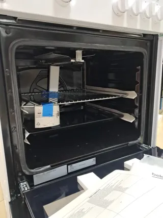 Cocina Beko 4 fuegos + horno 60 cm