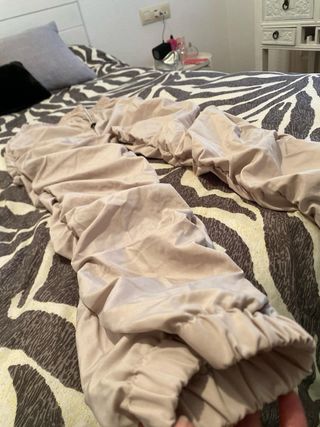 Pantalones cargo beige con cordón