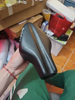 Sillín de bicicleta negro