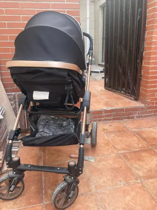 Carro de bebé negro y dorado SE ACEPTAN OFERTAS