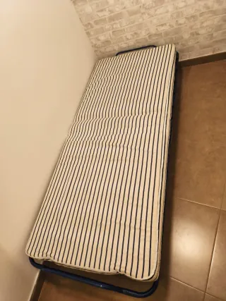 Cama plegable con ruedas y funda