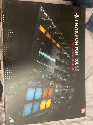 Controladora DJ Traktor Kontrol S5
