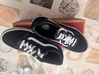 Zapatilla Vans Ward Mujer Negra Blanca