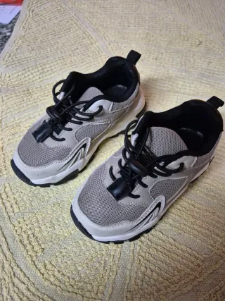 Zapatillas niño talla 25 Muy bien