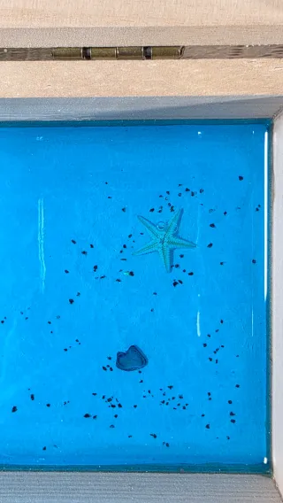 Cajita de madera con mar de resina