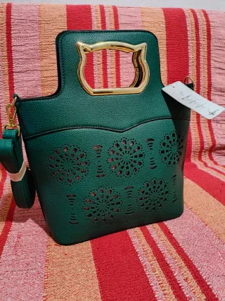 Borsetta verde con manico oro e tracolla nuova