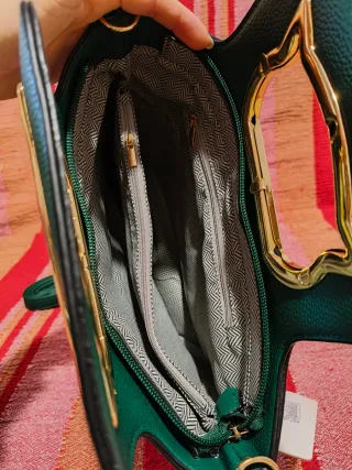 Borsetta verde con manico oro e tracolla nuova