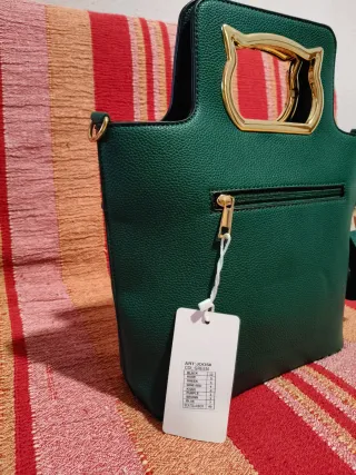 Borsetta verde con manico oro e tracolla nuova