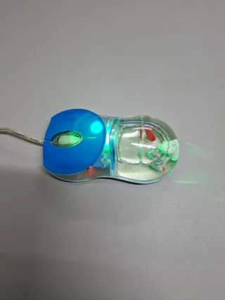 Rato 3D líquido azul com iluminação rgb