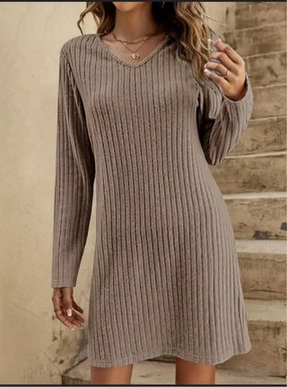 Vestito in maglia a coste color cammello