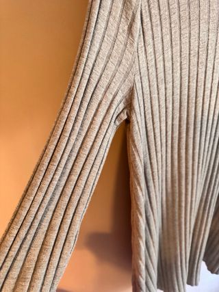 Vestito in maglia a coste color cammello