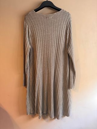 Vestito in maglia a coste color cammello