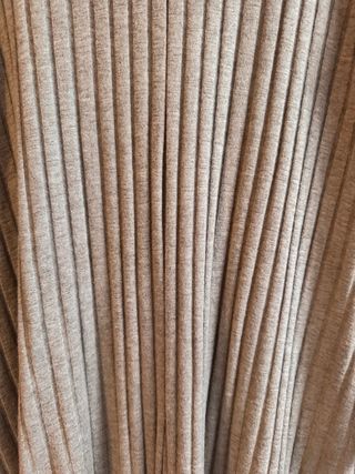 Vestito in maglia a coste color cammello