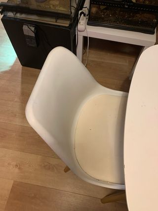 Mesa Nórdica y 4 Sillas Blancas