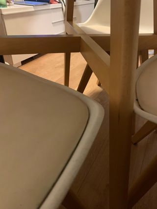 Mesa Nórdica y 4 Sillas Blancas