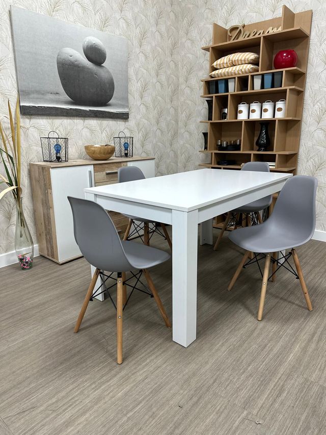 Mesa Moderna Oportunidad con 4 Sillas Oferta