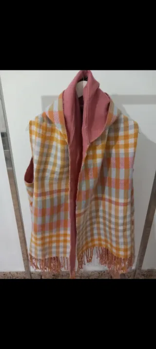 Poncho reversible cuadros naranja y rosa