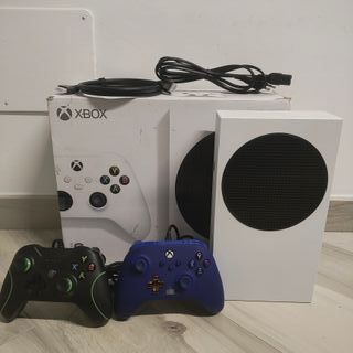 Xbox Series S + 2 Controller