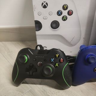 Xbox Series S + 2 Controller