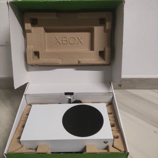 Xbox Series S + 2 Controller