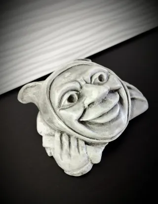 Gargoyle Face Décor