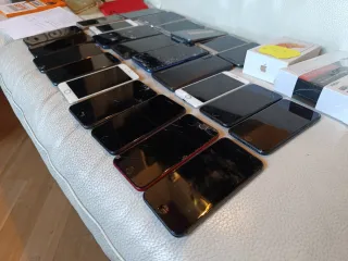 Lotto iPhone Samsung Xiaomi per ricambi