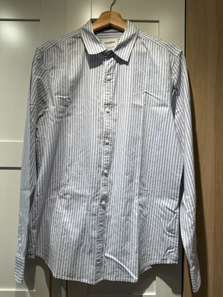Camisa de rayas azules y blancas Pull&Bear
