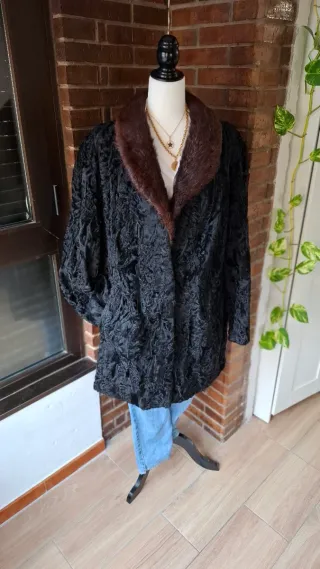 Abrigo piel astracán negro cuello pelo