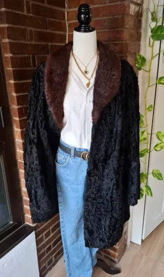 Abrigo piel astracán negro cuello pelo