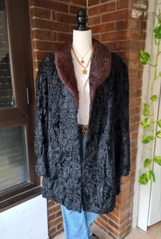 Abrigo piel astracán negro cuello pelo