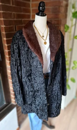 Abrigo piel astracán negro cuello pelo