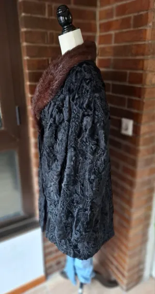 Abrigo piel astracán negro cuello pelo