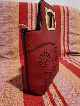 Borsetta rossa con manico color oro nuova