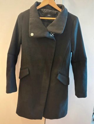 Abrigo Bershka negro