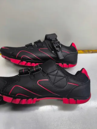 Zapatillas Ciclismo Negras con Detalles