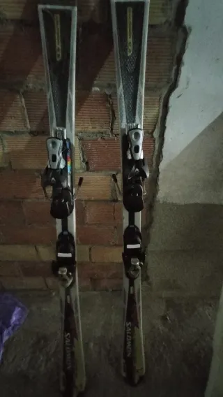 Esquís Salomon y Dynastar,1,70 los amarillos,