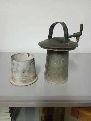 Lámpara de carburo antigua de minero
