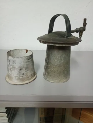 Lámpara de carburo antigua de minero