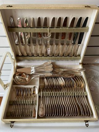 Antico set di posate argentate con scatola
