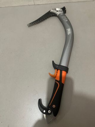 Piolet Petzl Quark con maza