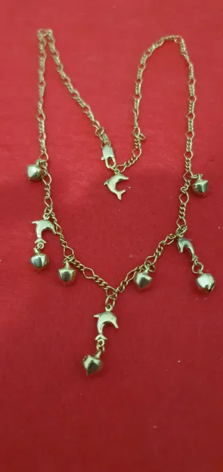 Collar con delfines y corazones dorados