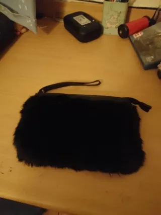Bolso de fiesta negro peludo