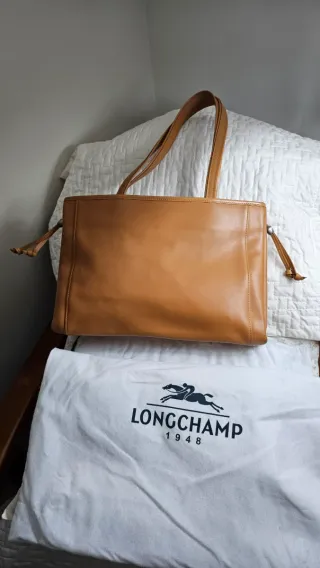 Bolso Piel Longchamp color camel.