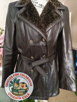 Abrigo marrón doble botonadura con cinturón