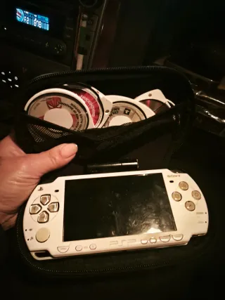 PSP Sony Bianca con giochi