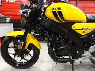 Yamaha XSR 125 Amarilla