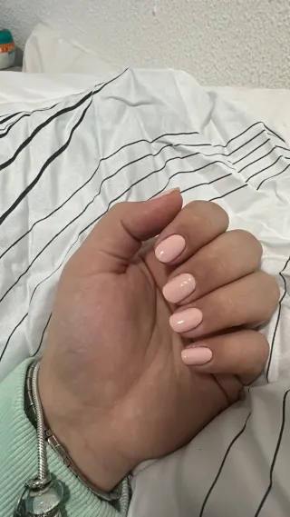 Manicura semipermanente 15€