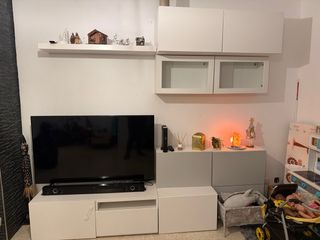 Mueble TV salón gris y blanco
