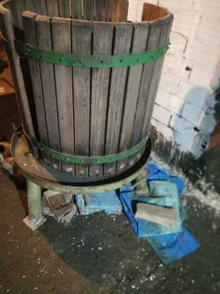 Prensa de vino de madera